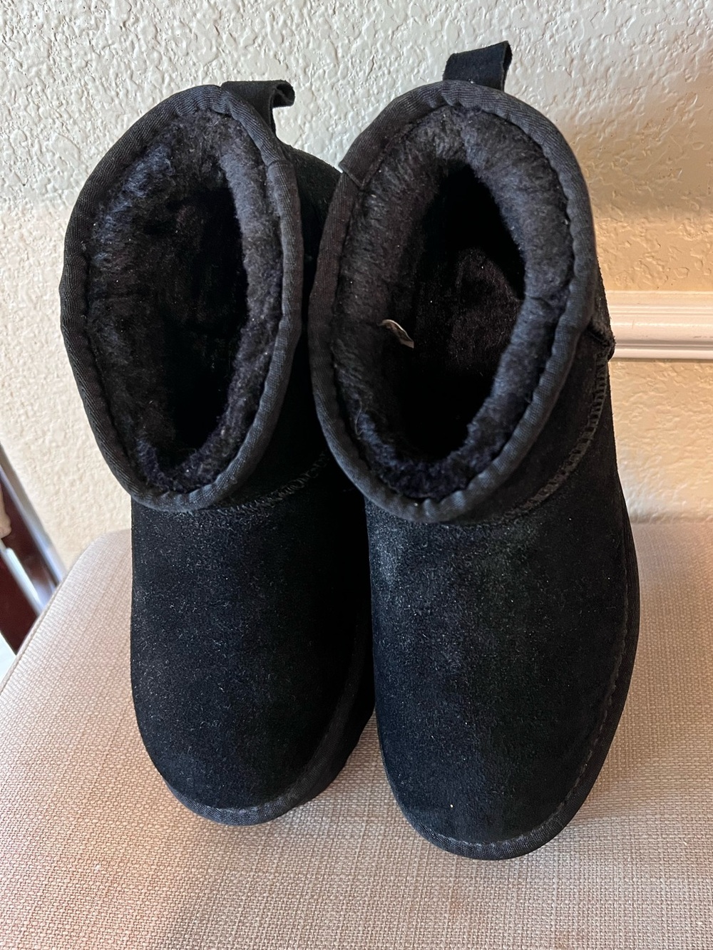 Cozy Black 1” Platform Fur-Lined Boots – Never Worn